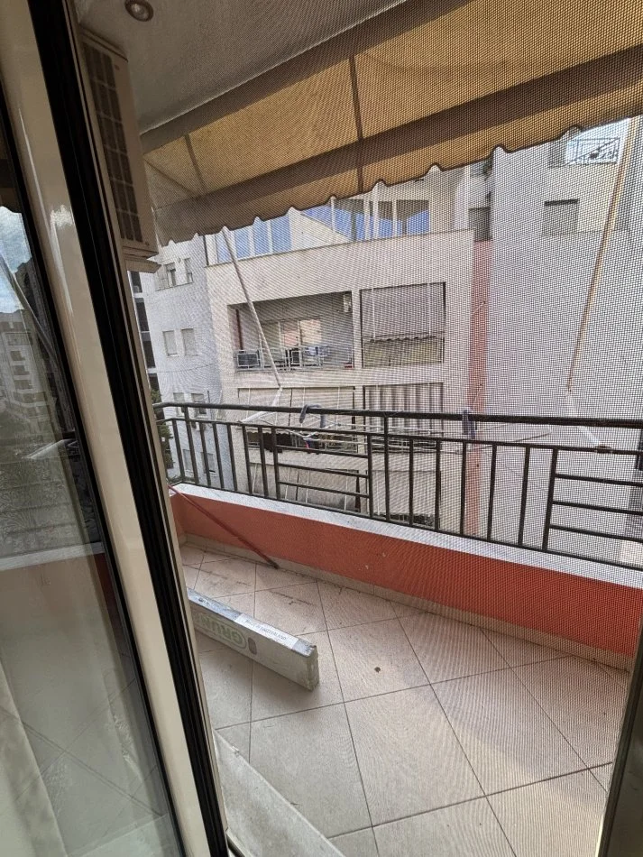 Tirane, jepet me qera apartament 2+1+Ballkon Kati 6, 90 m² 1.000 € (Rruga Petro Korcari)