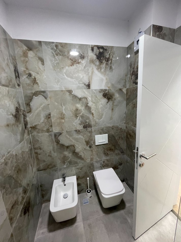Tirane, jepet me qera apartament 1+1 Kati 2, 55 m² 37000 Leke (Perballe TV Klan)