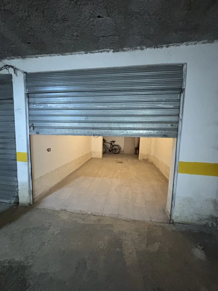 Tirane, jepet me qera apartament 2+1+Ballkon Kati 6, 90 m² 1.000 € (Rruga Petro Korcari)