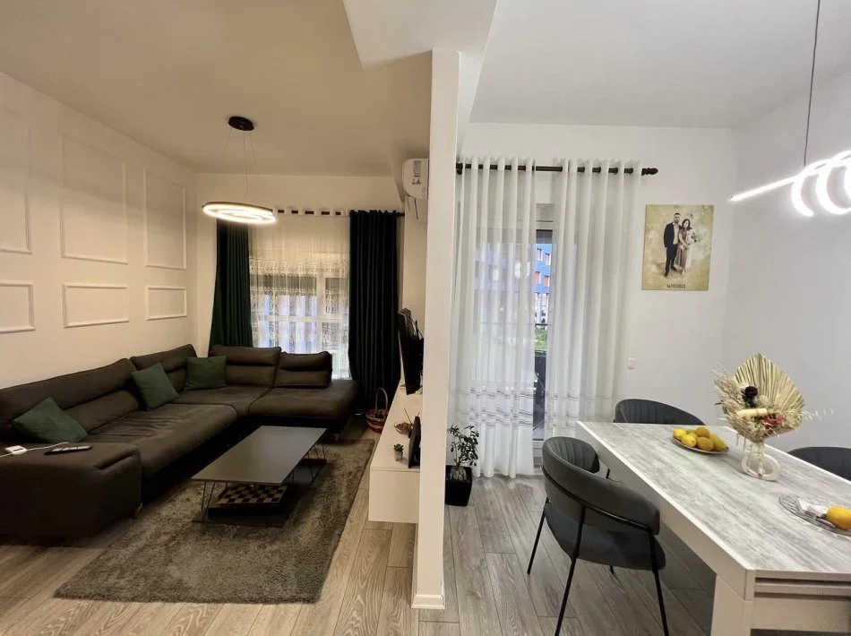 Tirane, shitet apartament 2+1+Ballkon Kati 2, 88 m² 140.000 € (Rruga Pasho Hysa)