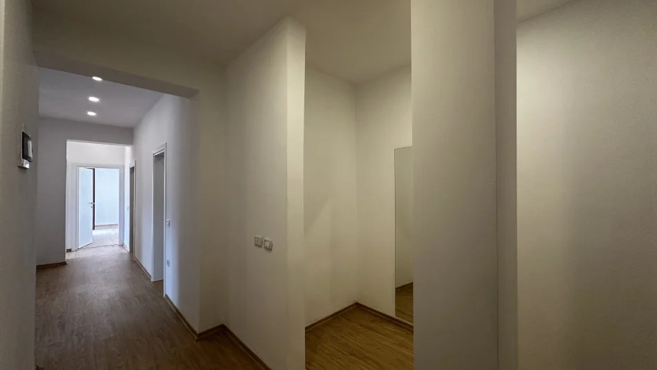 Tirane, jepet me qera apartament 2+1+Aneks+Ballkon Kati 5, 125 m² 600 € (Selite)