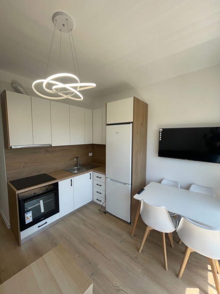 Tirane, jepet me qera apartament 1+1 Kati 2, 55 m² 37000 Leke (Perballe TV Klan)