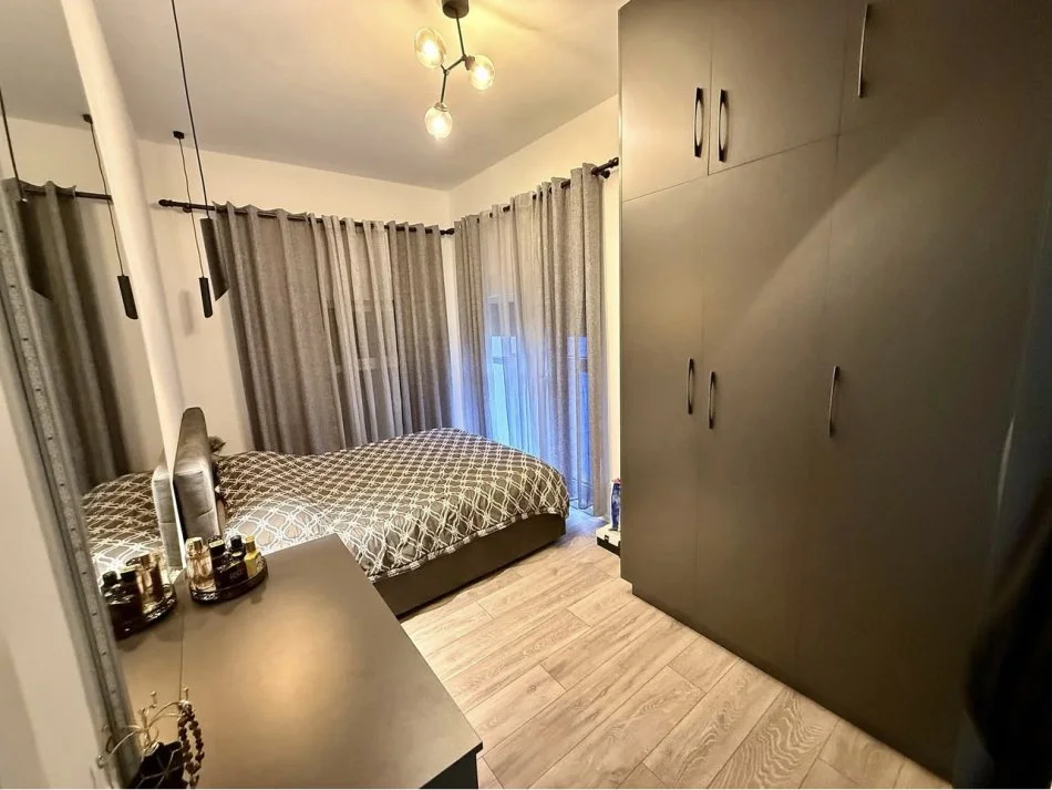 Tirane, shitet apartament 2+1+Ballkon Kati 2, 88 m² 140.000 € (Rruga Pasho Hysa)