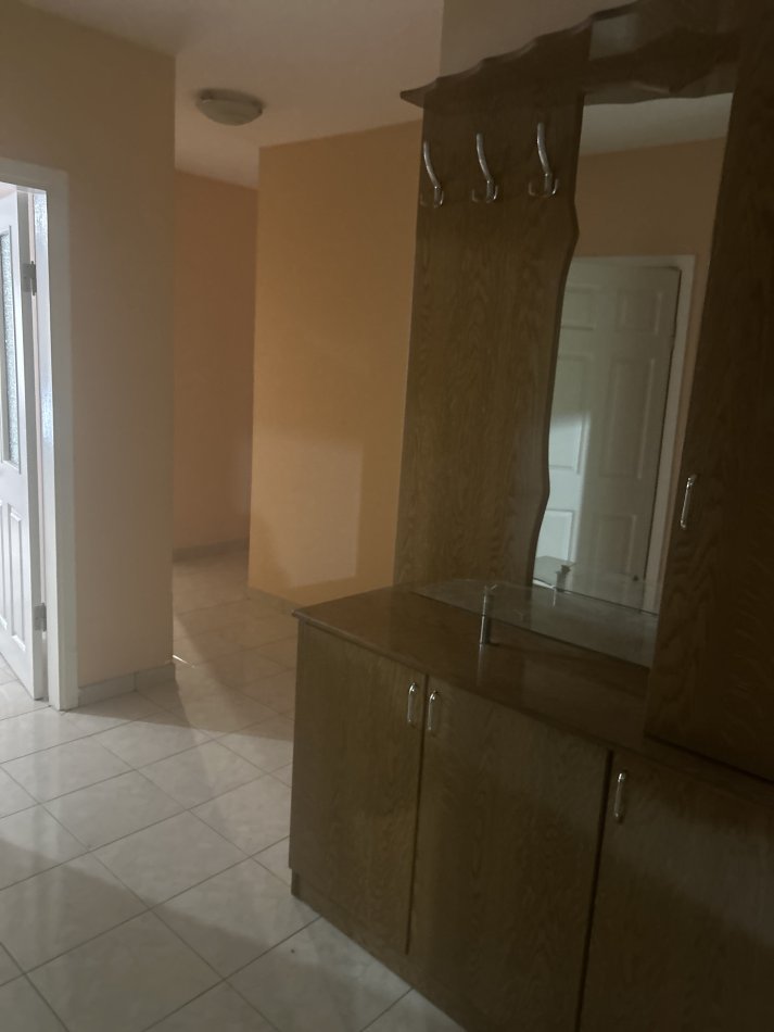 Tirane, jepet me qera apartament 2+1+Aneks+Ballkon Kati 4, 110 m² 500 € (blloku gintash afer postes)