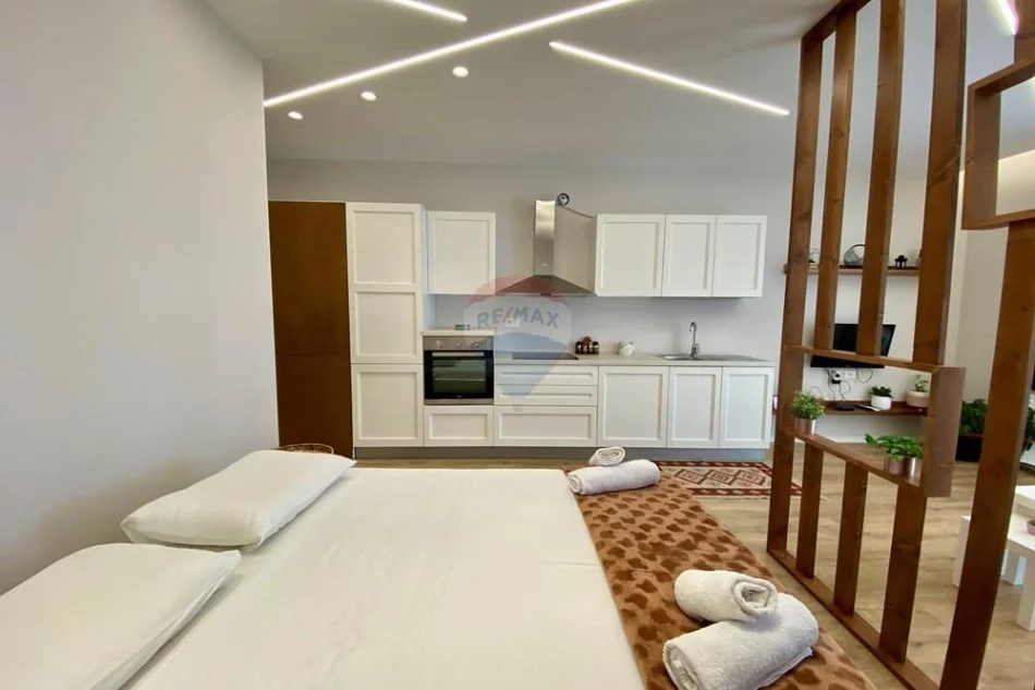 Tirane, jepet me qera garsonier 1+1 , 50 m² 450 € (Kompleksi Arlis)