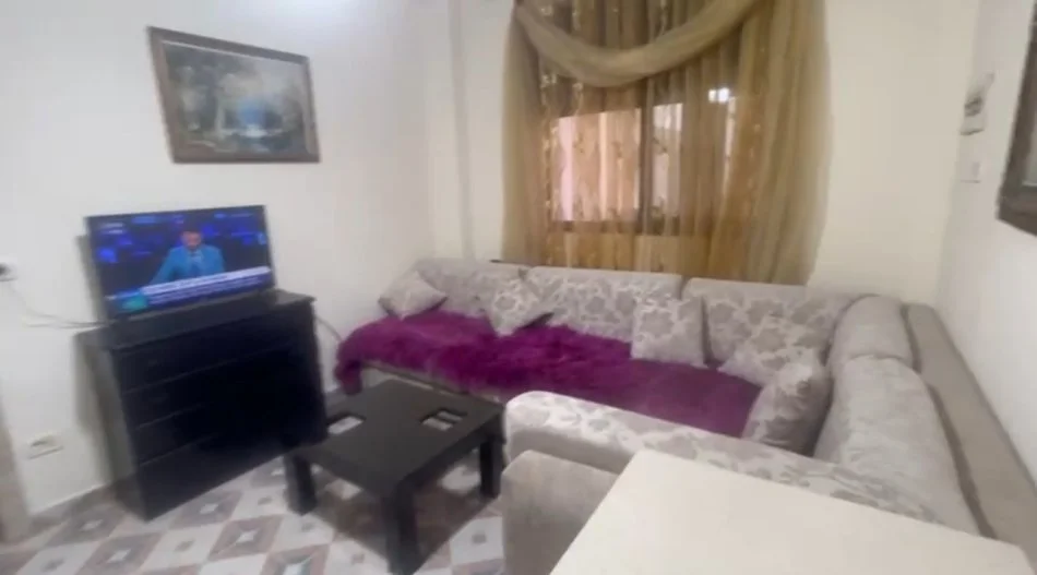 Tirane, jepet me qera apartament 1+1+Ballkon Kati 2, 55 m² 450 € (Rruga Gjon mili)