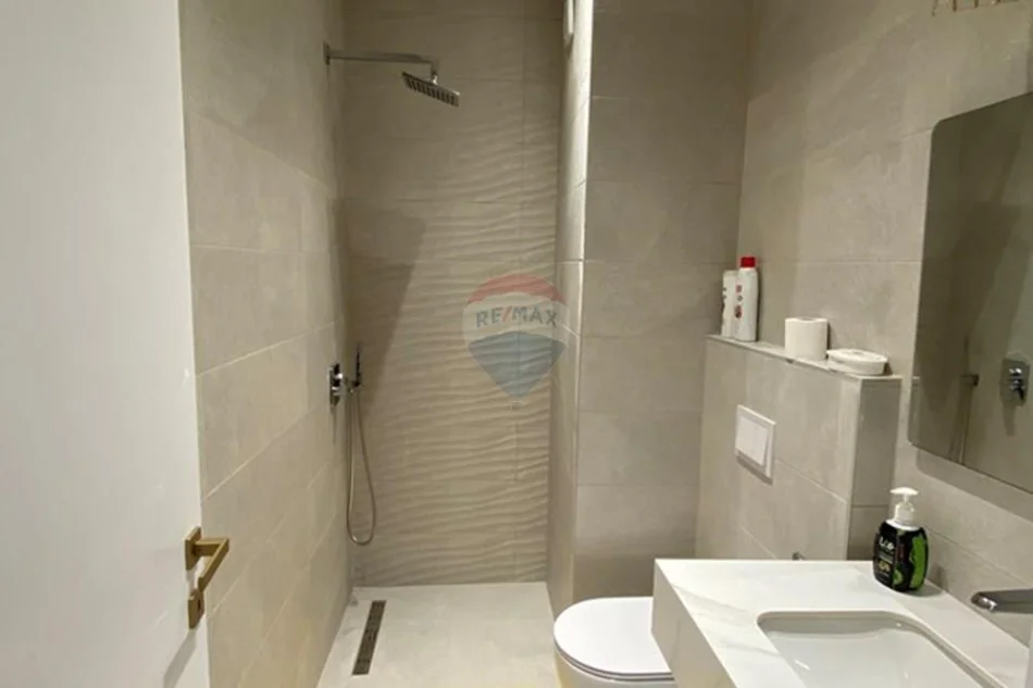 Tirane, jepet me qera garsonier 1+1 , 50 m² 450 € (Kompleksi Arlis)