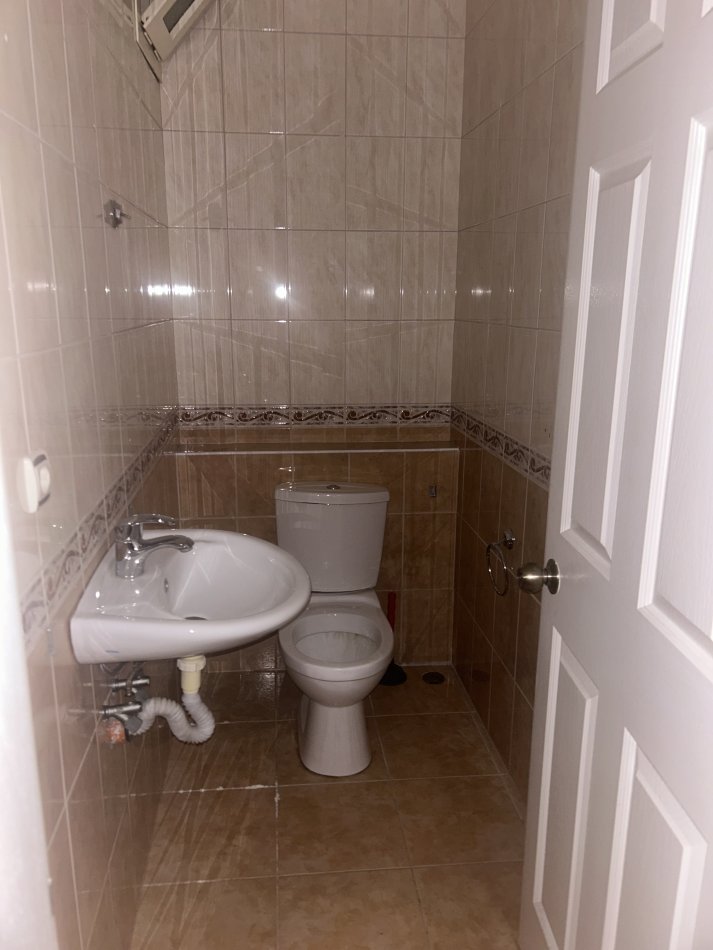 Tirane, jepet me qera apartament 2+1+Aneks+Ballkon Kati 4, 110 m² 500 € (blloku gintash afer postes)