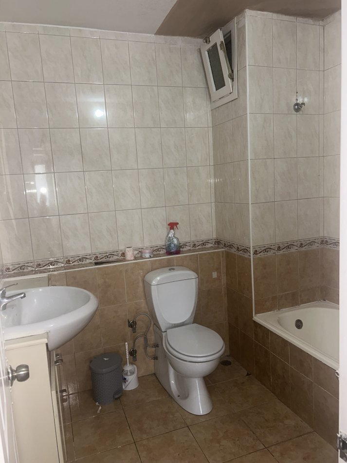 Tirane, jepet me qera apartament 2+1+Aneks+Ballkon Kati 4, 110 m² 500 € (blloku gintash)