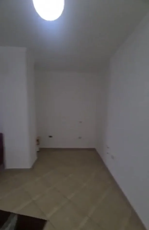 Tirane, shitet apartament 1+1 Kati 2, 79 m² 92.000 € (Restorant Fresku)