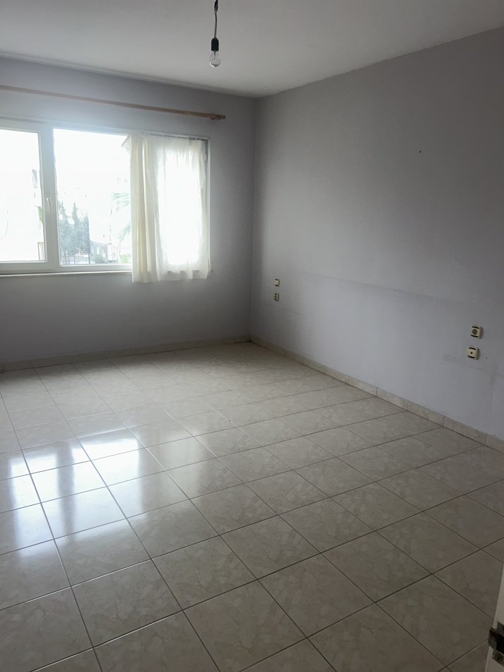 Tirane, jepet me qera apartament 2+1+Aneks+Ballkon Kati 4, 110 m² 500 € (blloku gintash)
