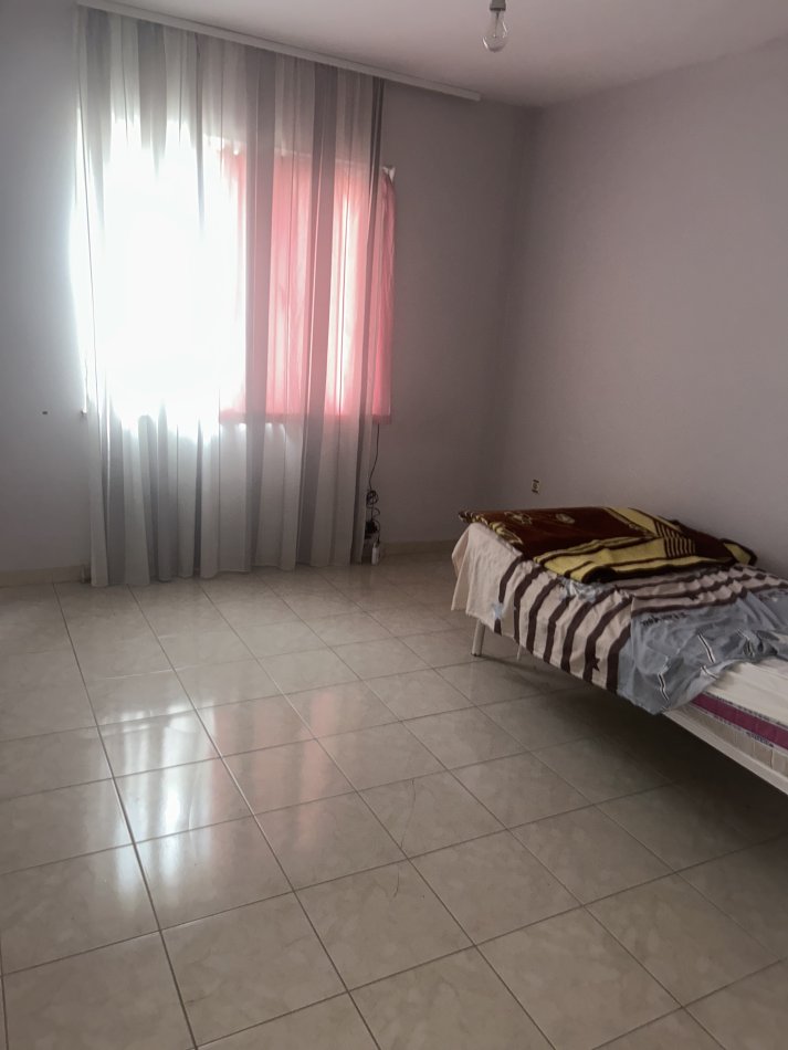 Tirane, jepet me qera apartament 2+1+Aneks+Ballkon Kati 4, 110 m² 500 € (blloku gintash)