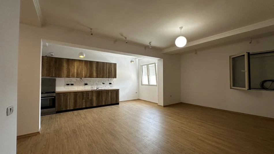 Tirane, jepet me qera apartament 2+1+Aneks+Ballkon Kati 5, 125 m² 600 € (Selite)