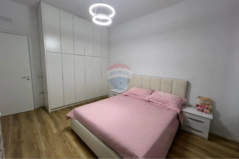 Tirane, jepet me qera apartament 1+1+Ballkon , 68 m² 600 € 