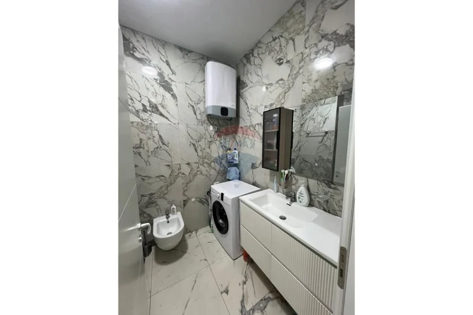 Tirane, jepet me qera apartament 1+1+Ballkon , 68 m² 600 € 