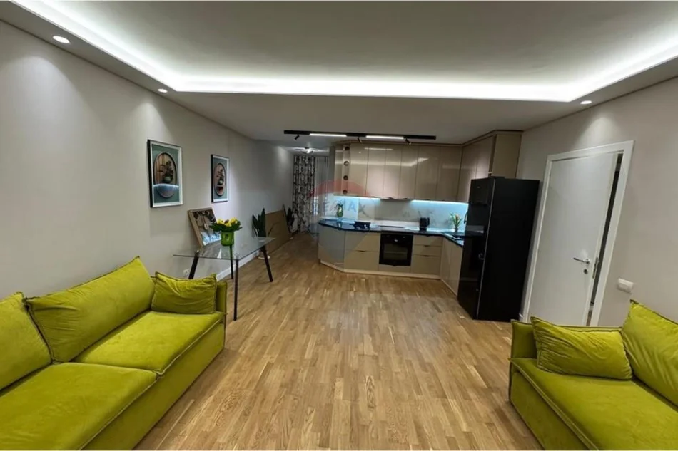 Tirane, jepet me qera apartament 1+1 , 80 m² 950 € 