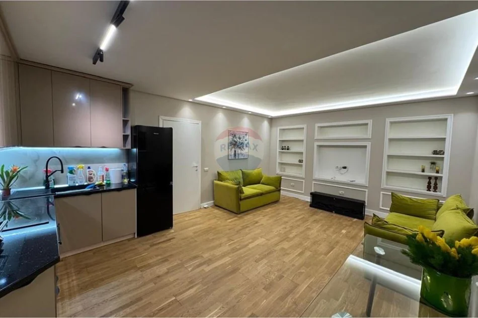 Tirane, jepet me qera apartament 1+1 , 80 m² 950 € 