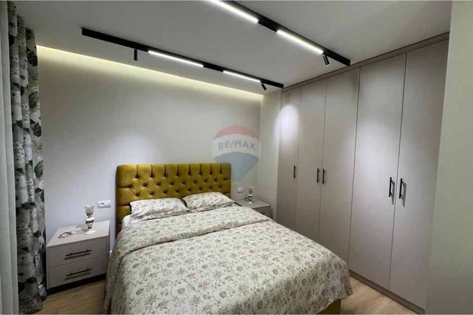 Tirane, jepet me qera apartament 1+1 , 80 m² 950 € 