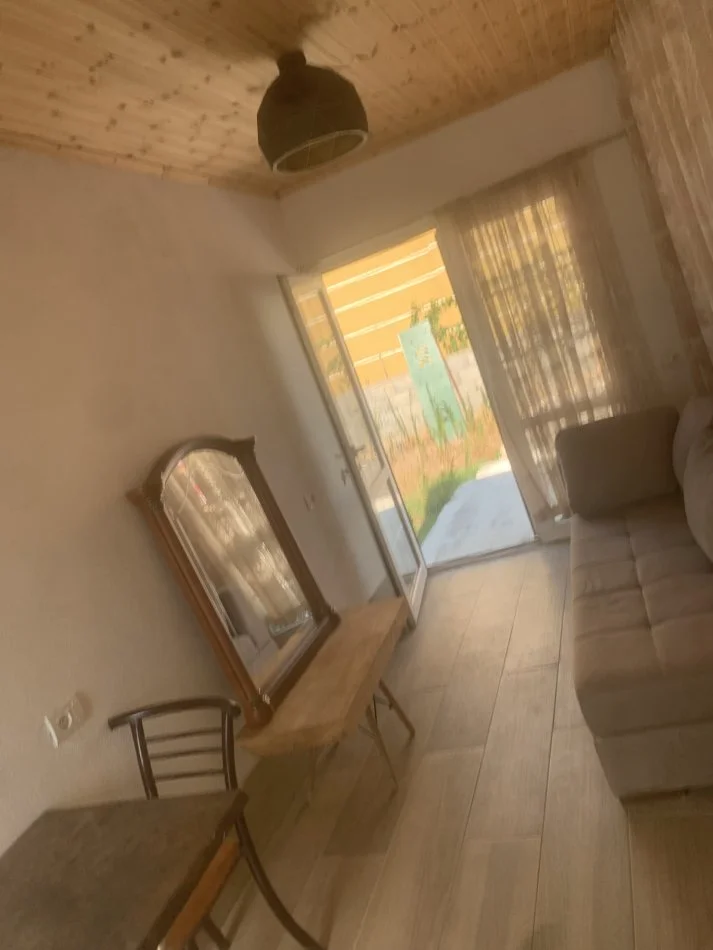 Durres, jepet me qera garsonier 1+1+Ballkon Kati 0, 37 m² 180 € (Rruga vath turaj)