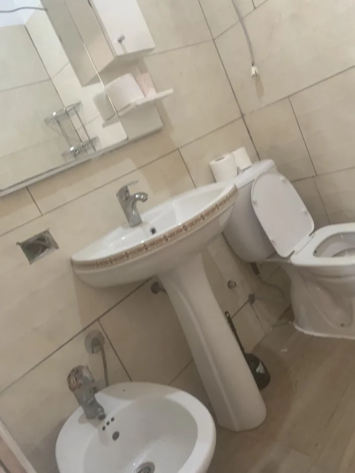 Durres, jepet me qera garsonier 1+1+Ballkon Kati 0, 37 m² 180 € (Rruga vath turaj)