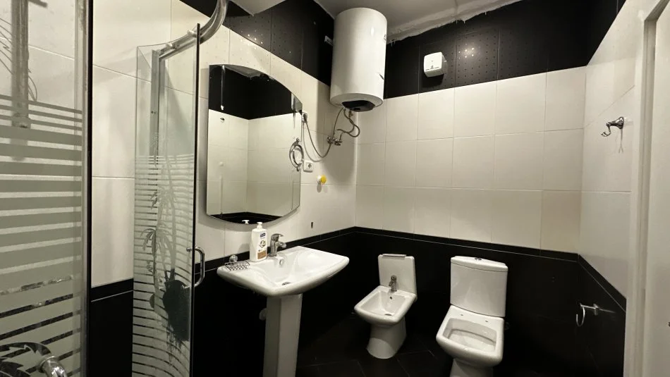 Tirane, jepet me qera apartament 2+1+Aneks+Ballkon Kati 5, 125 m² 600 € (Selite)