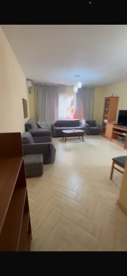 Tirane, jepet me qera apartament 1+1 Kati 4, 60 m² 500 € (Rr.e Elbasanit)