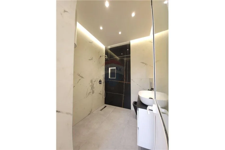 Tirane, shitet apartament 1+1+Aneks+Ballkon Kati 7, 58 m² 120.000 € (Rruga e Durresit)