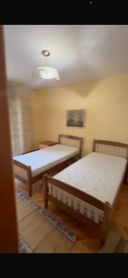 Tirane, jepet me qera apartament 1+1 Kati 4, 60 m² 500 € (Rr.e Elbasanit)