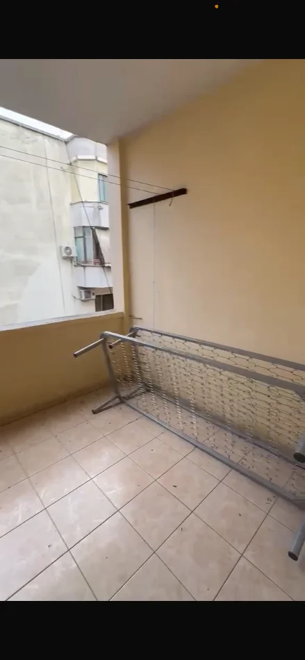 Tirane, jepet me qera apartament 1+1 Kati 4, 60 m² 500 € (Rr.e Elbasanit)
