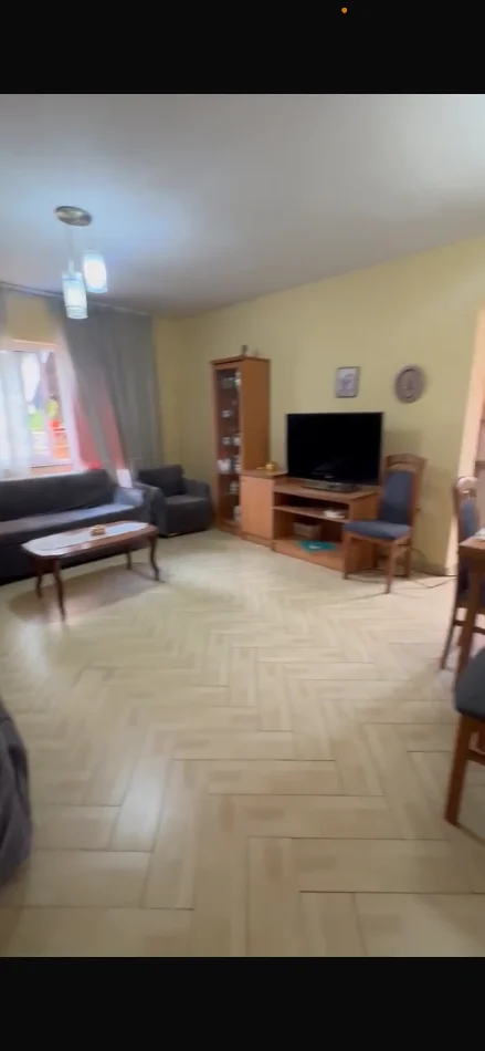 Tirane, jepet me qera apartament 1+1 Kati 4, 60 m² 500 € (Rr.e Elbasanit)