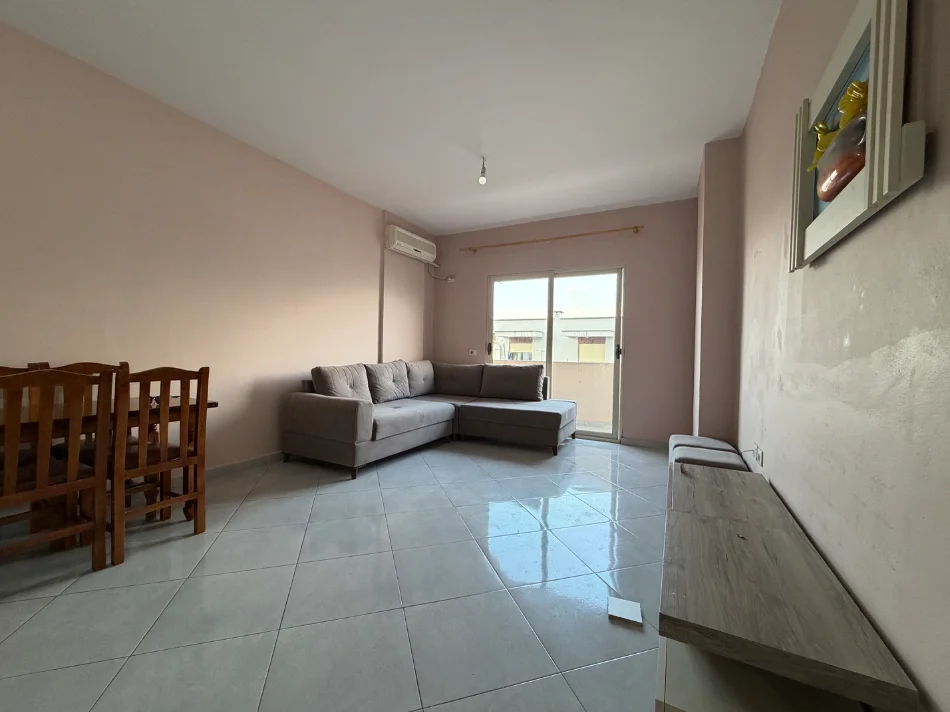 Tirane, jepet me qera apartament 2+1+Ballkon Kati 3, 90 m² 450 € (Astir)
