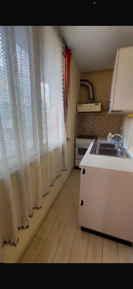 Tirane, jepet me qera apartament 1+1 Kati 4, 60 m² 500 € (Rr.e Elbasanit)