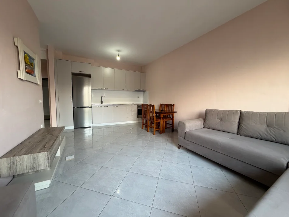 Tirane, jepet me qera apartament 2+1+Ballkon Kati 3, 90 m² 450 € (Astir)