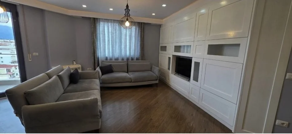 Tirane, jepet me qera apartament 2+1 Kati 6, 129 m² 851 € (Ish Parku)