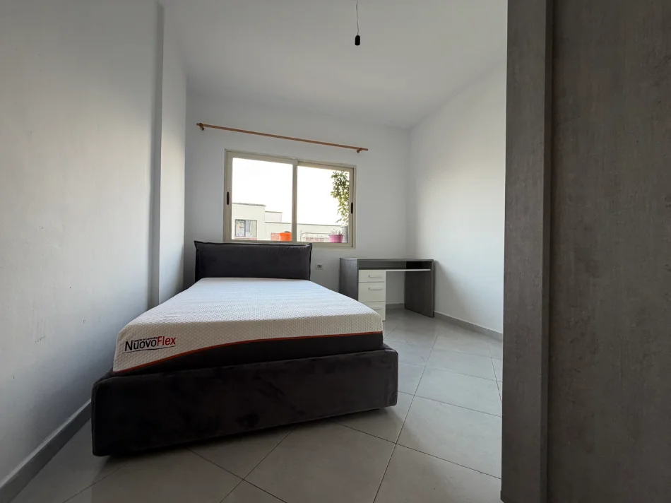 Tirane, jepet me qera apartament 2+1+Ballkon Kati 3, 90 m² 450 € (Astir)