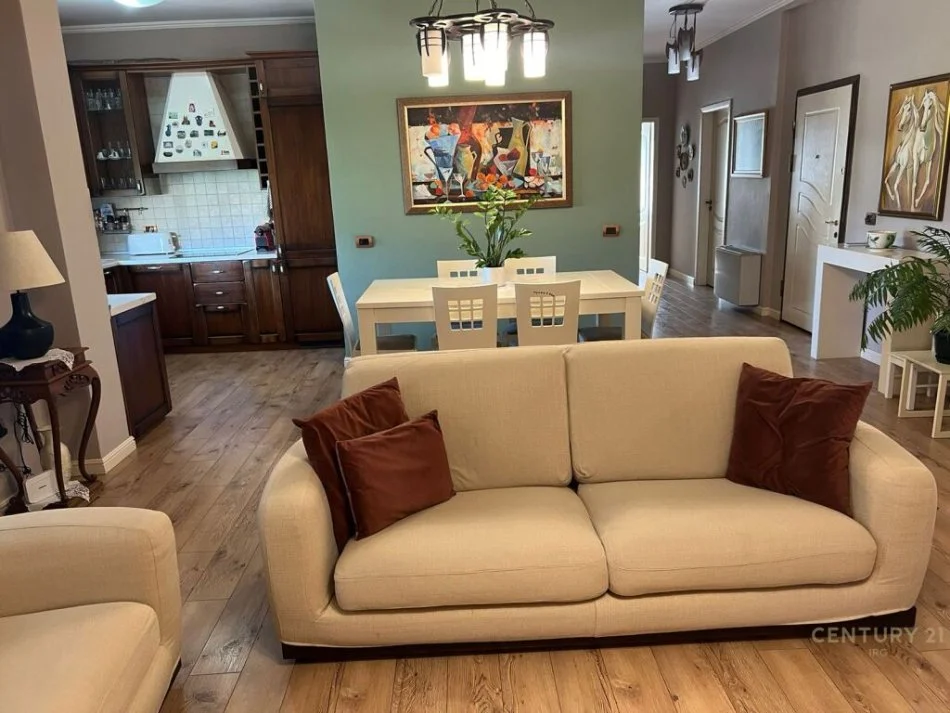 Tirane, jepet me qera apartament 3+1 Kati 3, 160 m² 1.650 € 