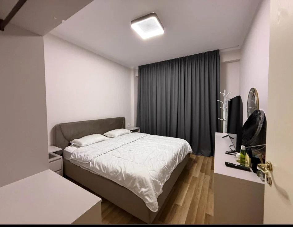 Tirane, jepet me qera apartament 1+1+Ballkon Kati 5, 75 m² 750 € (Kompleksi delijorgji)