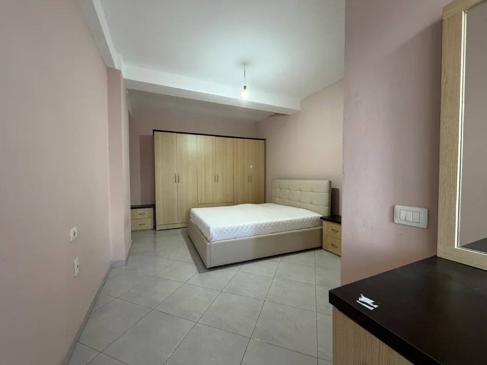 Tirane, jepet me qera apartament 2+1+Ballkon Kati 3, 90 m² 450 € (Astir)