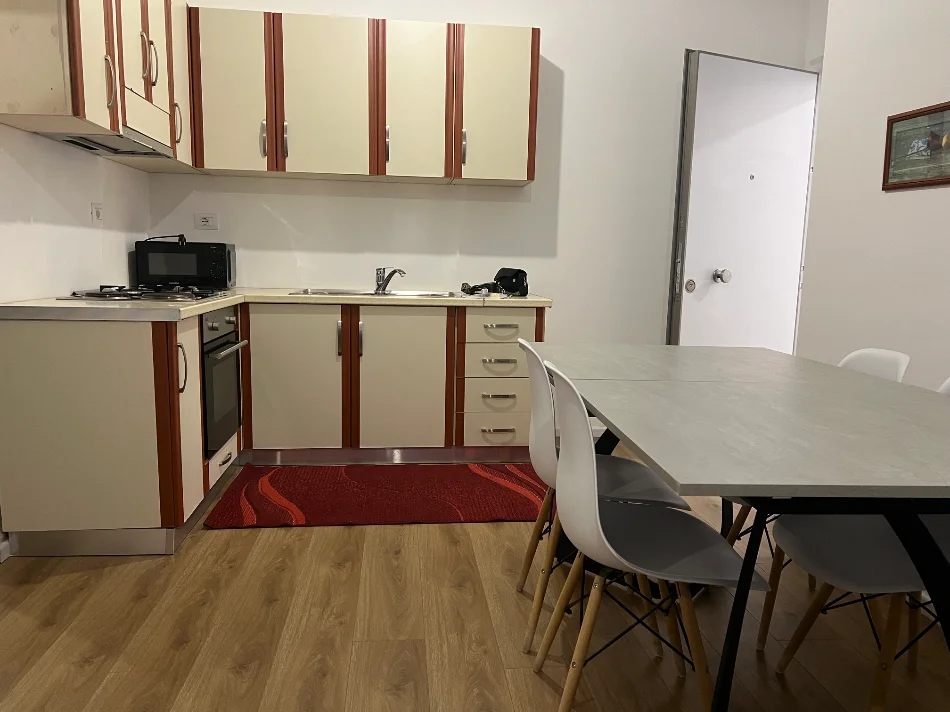 Tirane, jepet me qera nga Pronari, pa-komision apartament 1+1+Ballkon Kati 3, 399 € (Dali Topi)