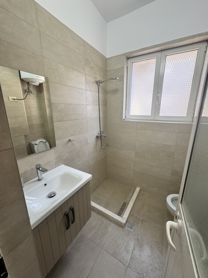 Tirane, shes apartament 2+1+Ballkon Kati 4, 76 m² 155.000 € (Rr. Mine peza prane prokurorise)