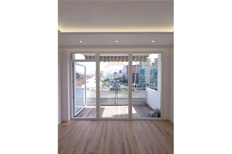 Tirane, shitet apartament 2+1 Kati 7, 94 m² 210.000 € (Rruga e Durresit)