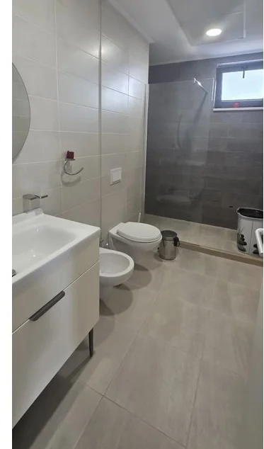 Tirane, jepet me qera apartament 2+1 Kati 6, 129 m² 851 € (Ish Parku)