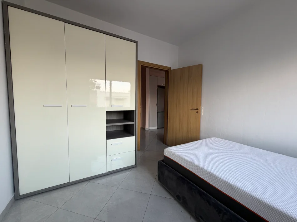 Tirane, jepet me qera apartament 2+1+Ballkon Kati 3, 90 m² 450 € (Astir)