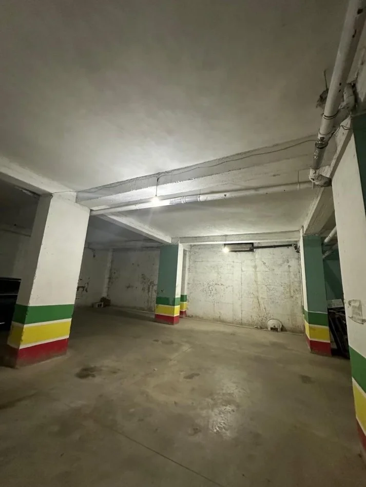 Tirane, jepet me qera magazine Kati -1, 500 m² 1.200 € (Rruga besim alla)