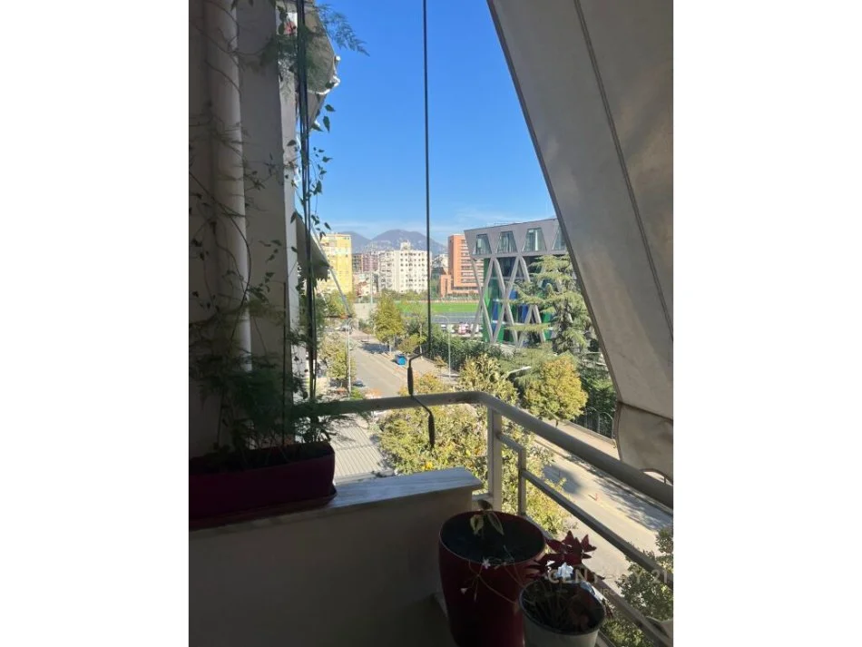 Tirane, jepet me qera apartament 3+1 Kati 3, 160 m² 1.650 € 