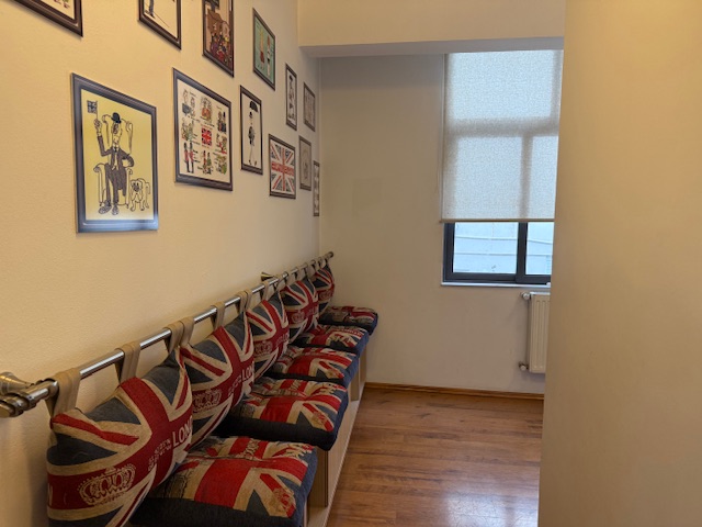 Tirane, jepet me qera apartament 2+1+Ballkon Kati 2, 85 m² 700 € (Bulevardi Zogu I)