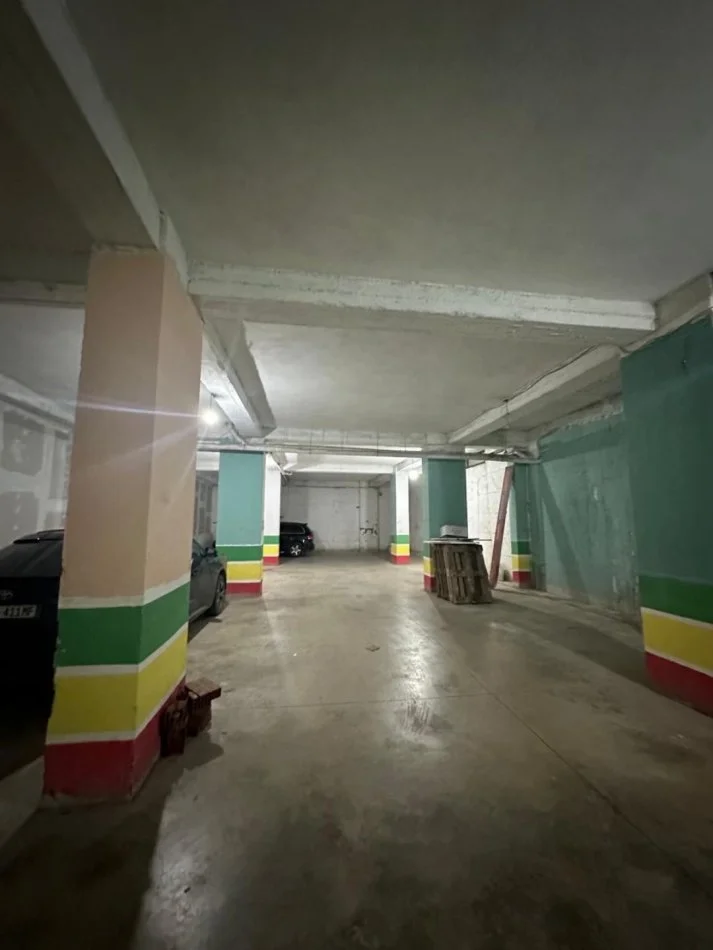 Tirane, jepet me qera magazine Kati -1, 500 m² 1.200 € (Rruga besim alla)