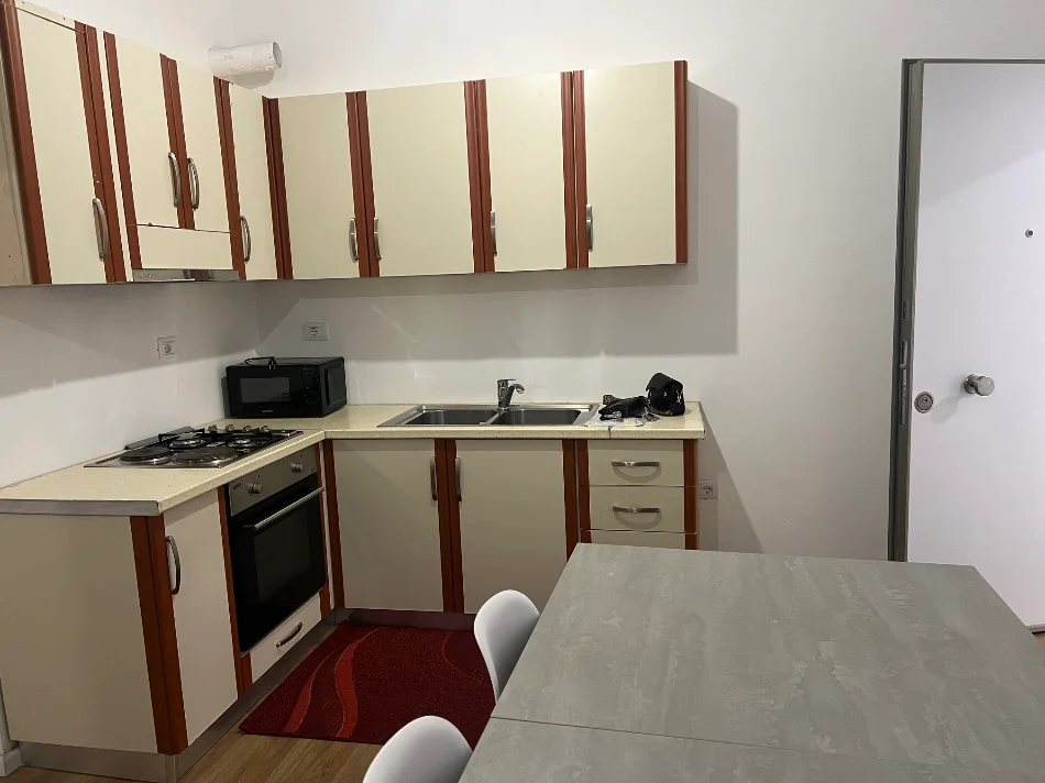Tirane, jepet me qera nga Pronari, pa-komision apartament 1+1+Ballkon Kati 3, 59 m² 400 € (Dalip Topi)