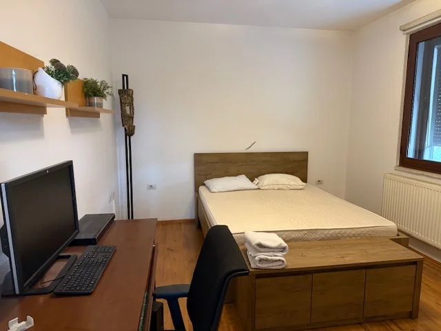 Tirane, jepet me qera apartament 2+1+Ballkon Kati 2, 85 m² 650 € (Bulevardi Zogu I)