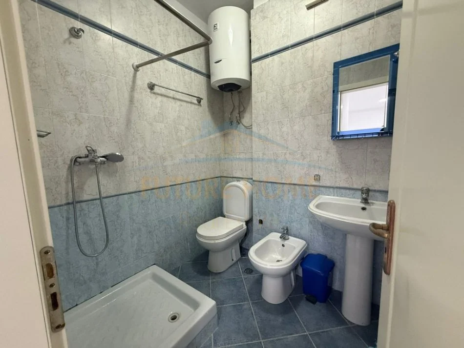 Tirane, jepet me qera apartament 3+1 Kati 1, 600 € (Art turbina)